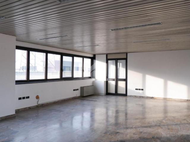 Ufficio in affitto a Agrate Brianza, Lombardia
