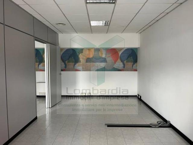 Ufficio in affitto a Ambivere, Lombardia