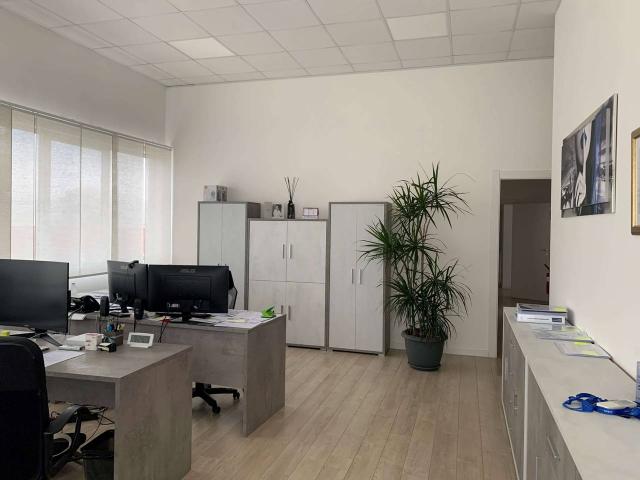 Ufficio in affitto a Baraccola Sud, Marche