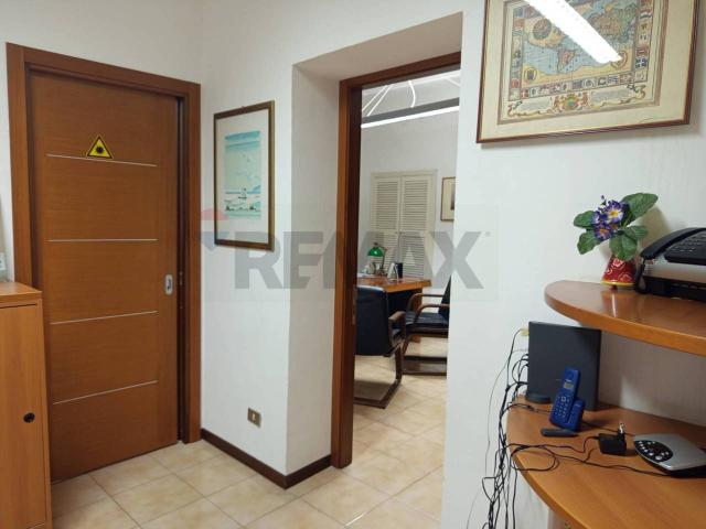 Ufficio in affitto a Cardeto, Marche