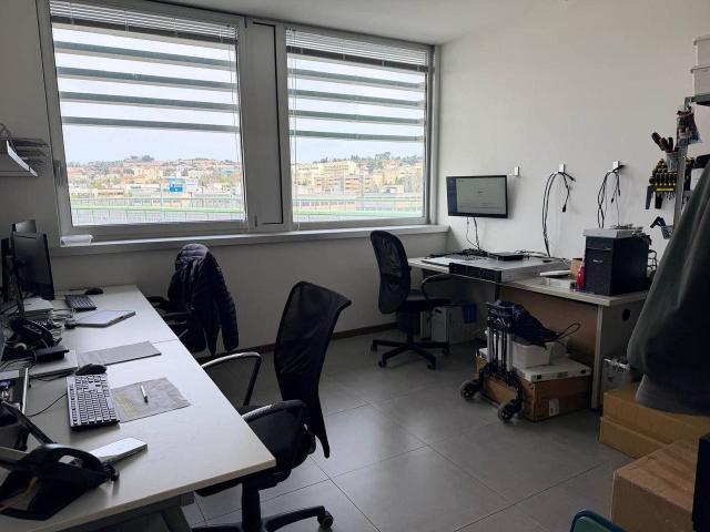 Ufficio in affitto a Ponte Rosso, Marche