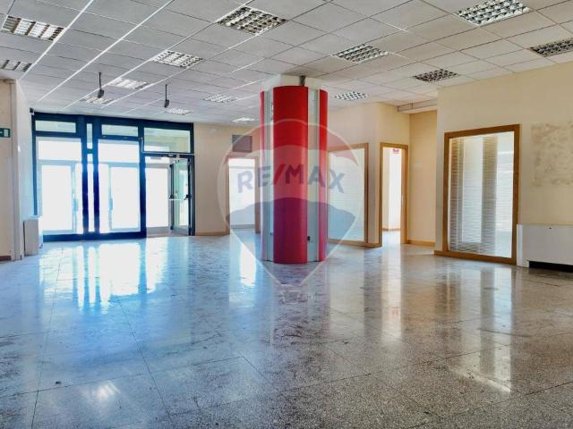 Ufficio in affitto a Montirozzo, Marche