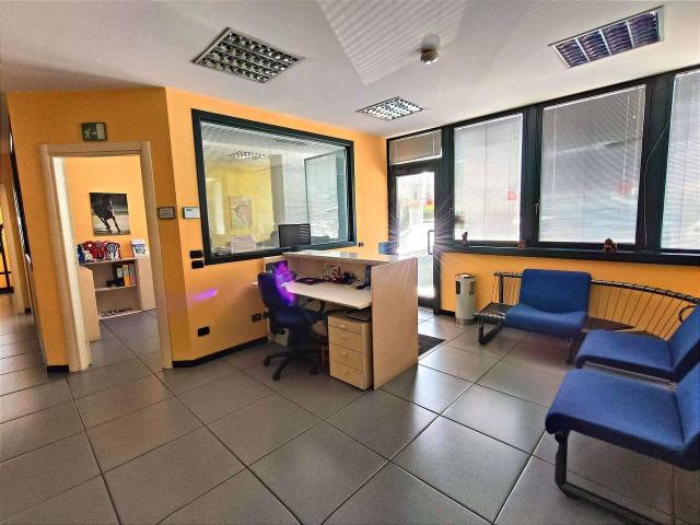 Ufficio in affitto a Busseyaz, Aosta