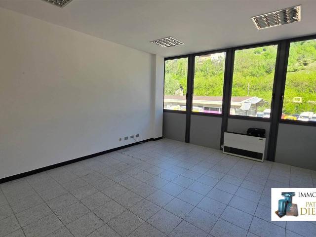Ufficio in affitto a Busseyaz, Aosta