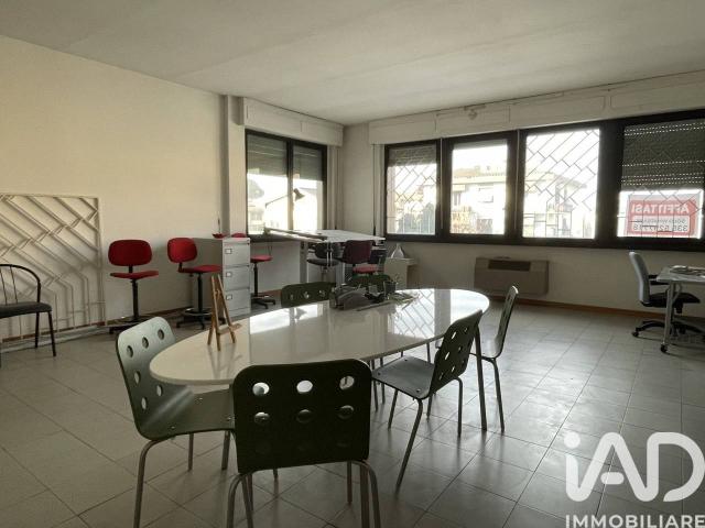 Ufficio in affitto a Palazzo Del Pero, Toscana
