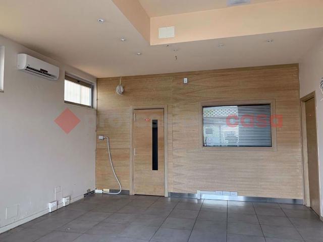 Ufficio in affitto a Indicatore, Palazzo Del Pero
