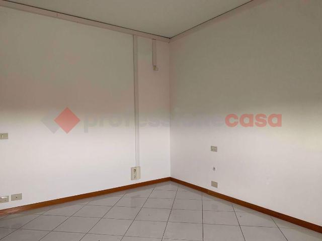 Ufficio in affitto a Chiani, Palazzo Del Pero