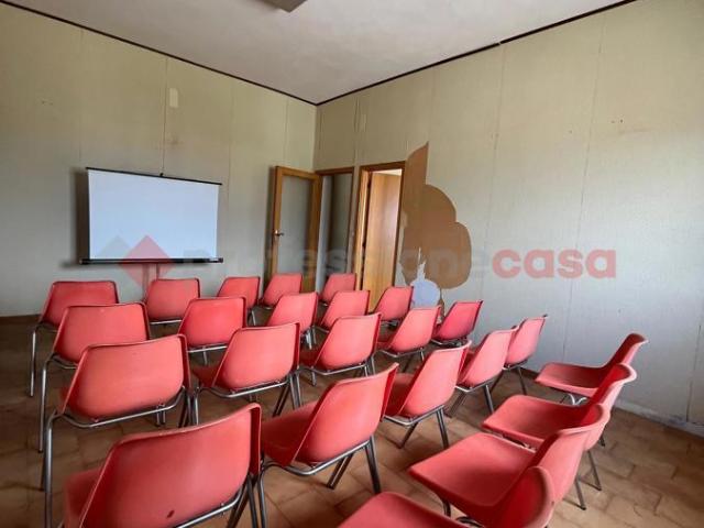 Ufficio in affitto a Chiani, Palazzo Del Pero