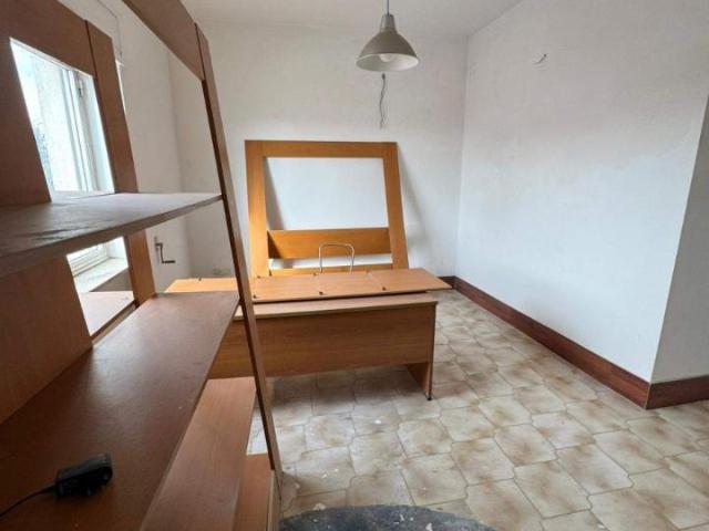 Ufficio in affitto a Arzano, Campania