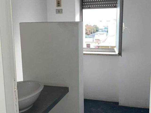 Ufficio in affitto a Arzano, Campania