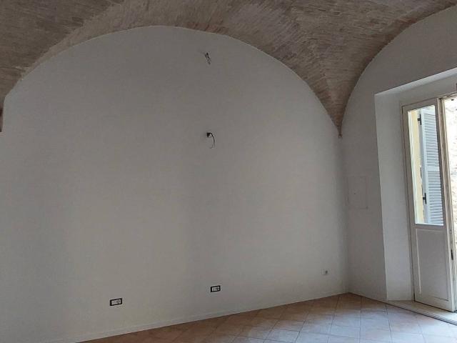 Ufficio in affitto a Santa Maria Intervineas, Marche