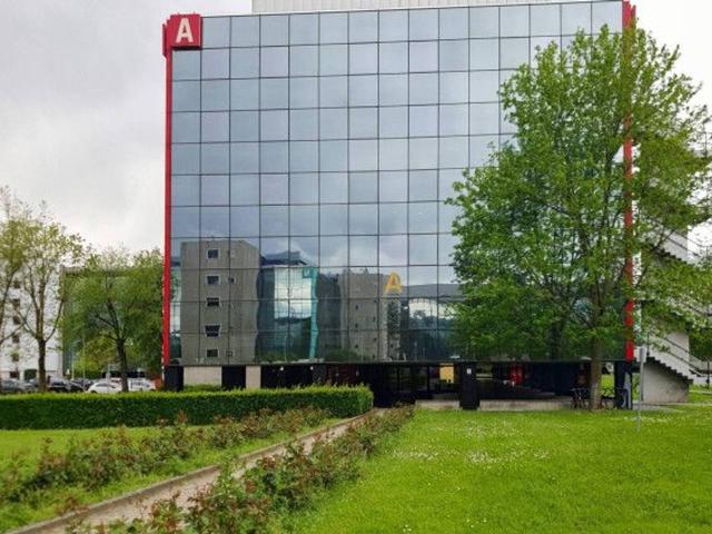 Ufficio in affitto a Bazzana Inferiore, Assago