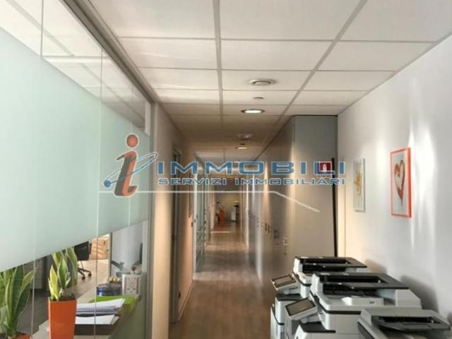 Ufficio in affitto a Bazzana Inferiore, Assago