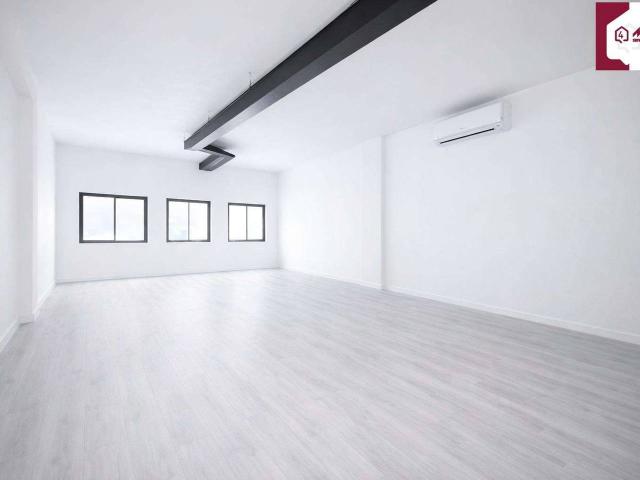 Ufficio in affitto a Aversa, Campania