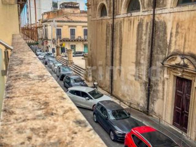 Locale Commerciale in affitto a Avola, Sicilia