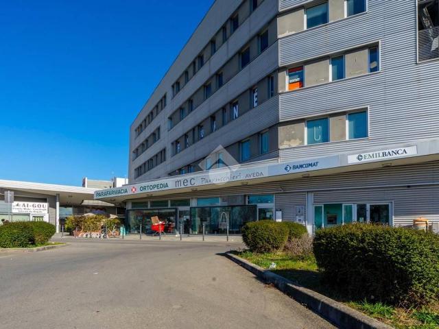 Ufficio in affitto a Terra di Mezzo, Re
