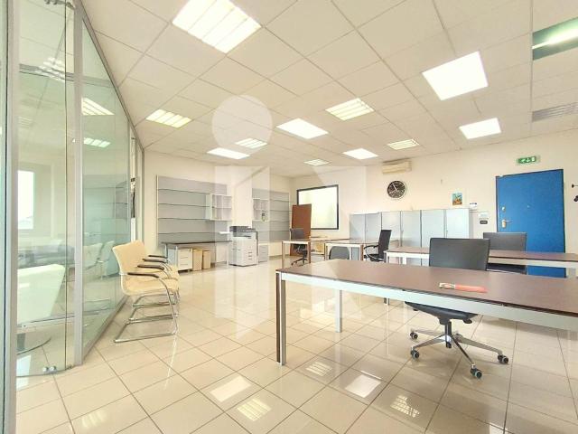 Ufficio in affitto a Campione, Bagnolo San Vito