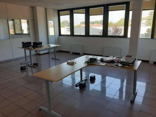 Ufficio in affitto a Bareggio, Lombardia