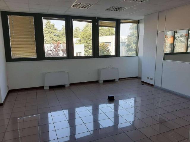 Ufficio in affitto a Bareggio, Lombardia