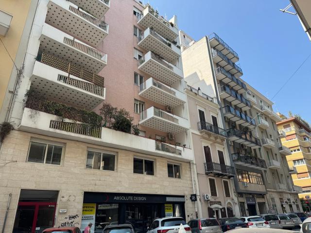 Ufficio in affitto a Municipio 1, Puglia