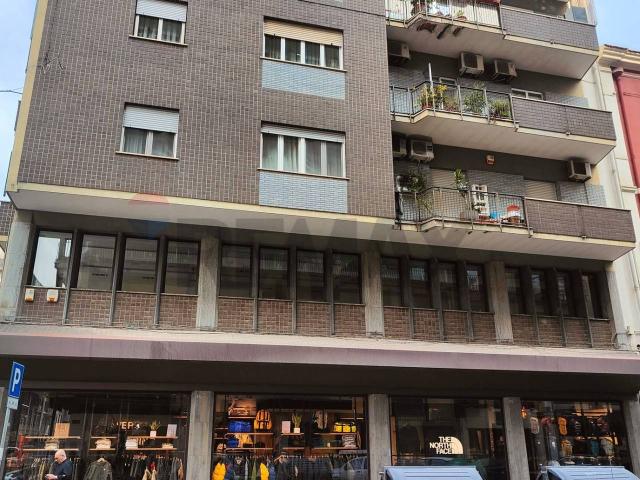 Ufficio in affitto a Municipio 1, Puglia