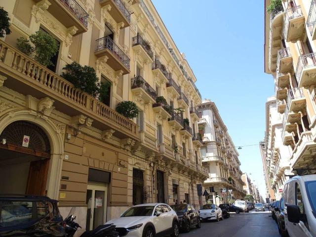 Ufficio in affitto a Municipio 1, Puglia