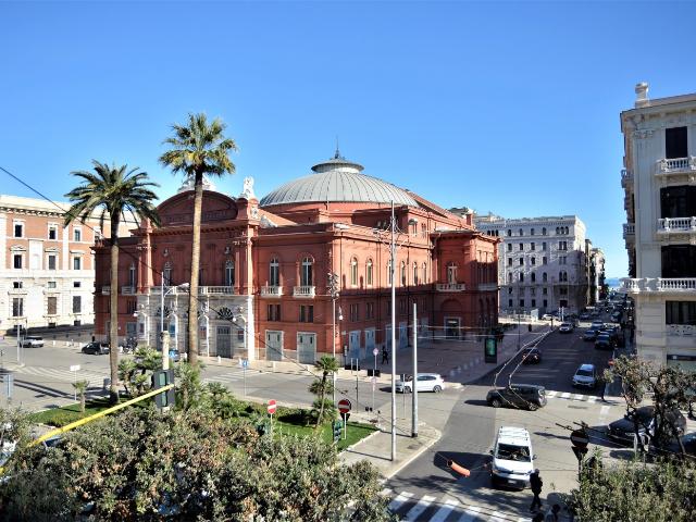 Ufficio in affitto a Municipio 1, Puglia