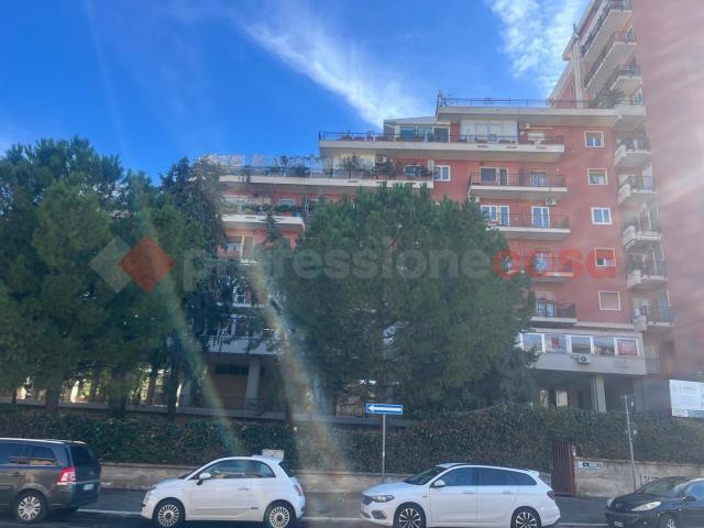Ufficio in affitto a Municipio 2, Puglia