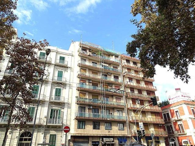 Ufficio in affitto a Municipio 1, Puglia