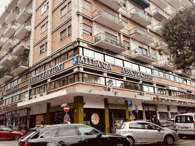 Ufficio in affitto a Municipio 1, Puglia