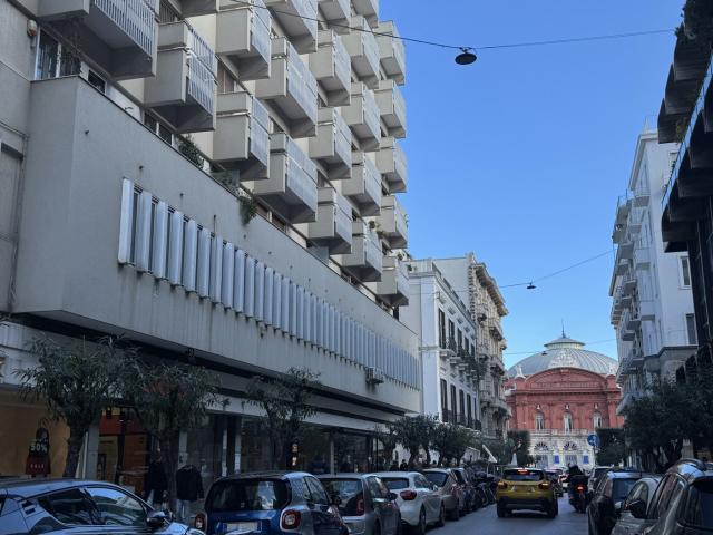 Ufficio in affitto a Municipio 1, Puglia