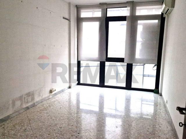 Ufficio in affitto a Municipio 1, Puglia