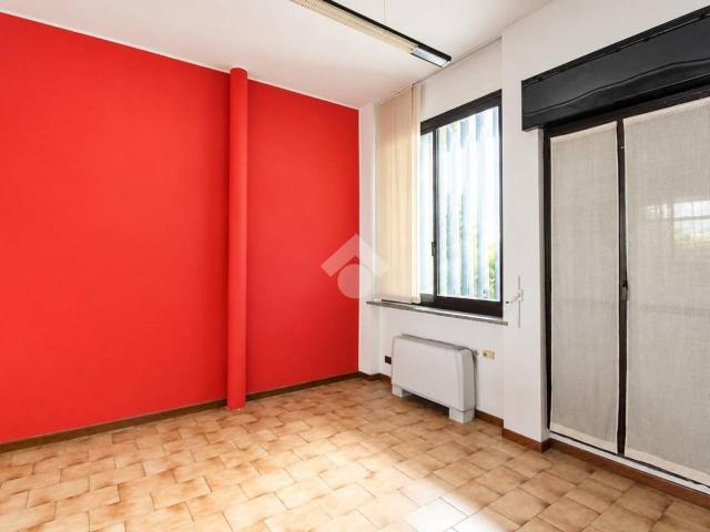 Ufficio in affitto a Basiano, Milano