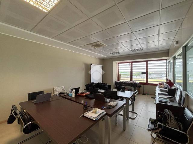 Ufficio in affitto a Bellusco, Lombardia