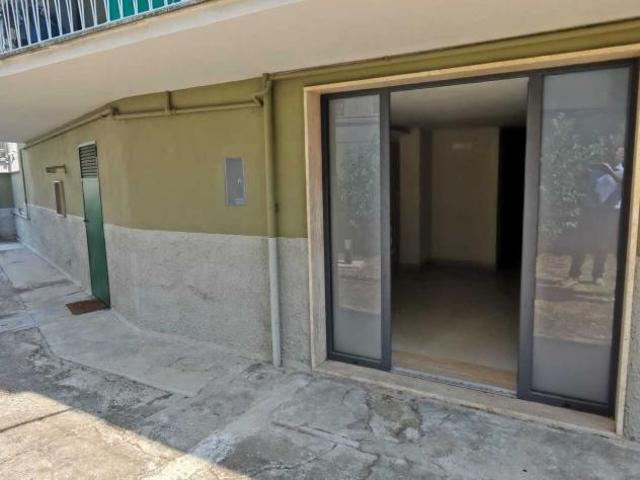 Locale Commerciale in affitto a Benevento, Campania