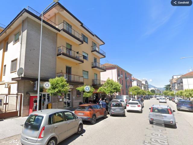 Locale Commerciale in affitto a Mellusi-Atlantici, Benevento