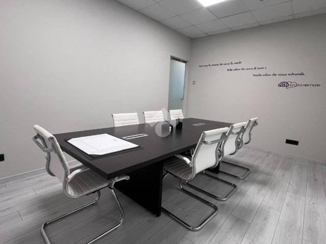 Ufficio in affitto a Biassono, Lombardia