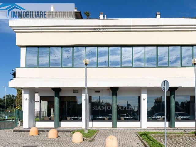 Ufficio in affitto a Biassono, Lombardia