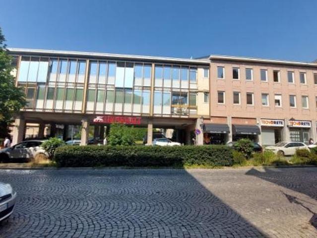 Locale Commerciale in affitto a Piemonte, Biella