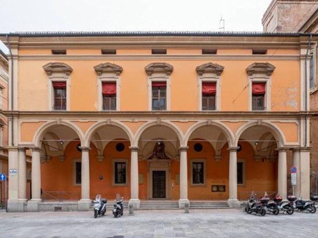 Ufficio in affitto a Santo Stefano, Bologna