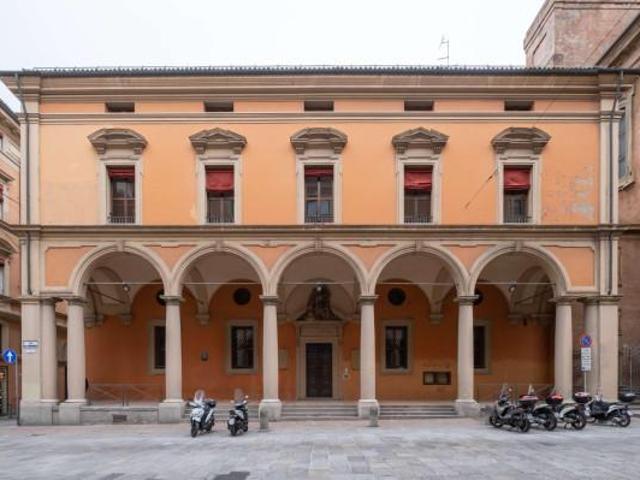 Ufficio in affitto a Santo Stefano, Bologna