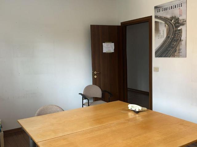 Ufficio in affitto a Santo Stefano, Bologna