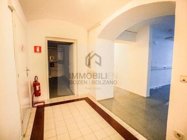 Ufficio in affitto a Centro-Piani-Rencio - Zentrum-Bozner Boden-Rentsch, Bolzano - Bozen