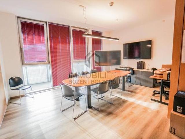 Ufficio in affitto a Oltrisarco-Aslago - Oberau-Haslach, Bolzano - Bozen