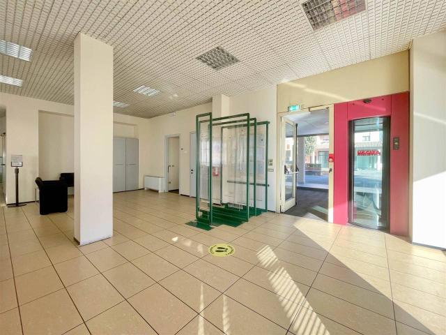 Ufficio in affitto a Borgo Virgilio, Cerese