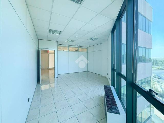 Ufficio in affitto a Zona Est, Brescia