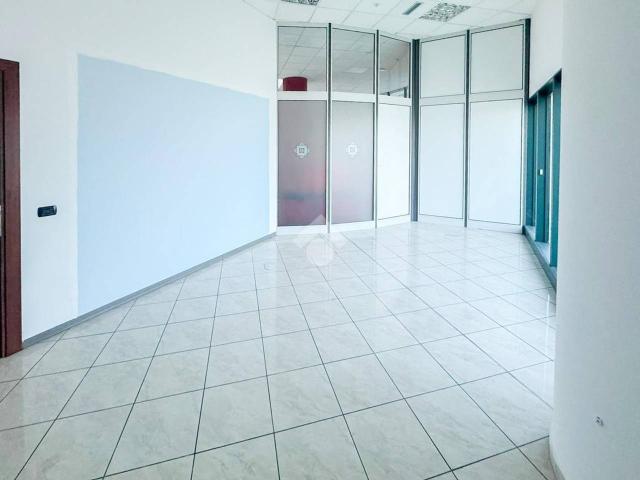 Ufficio in affitto a Zona Est, Brescia