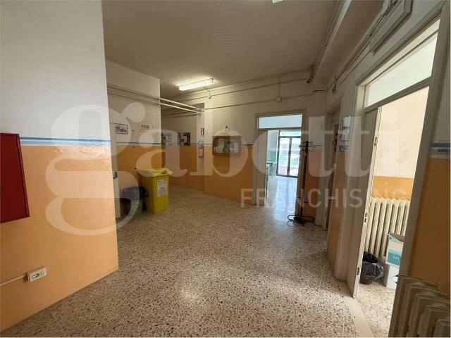 Ufficio in affitto a Cappuccini, Puglia