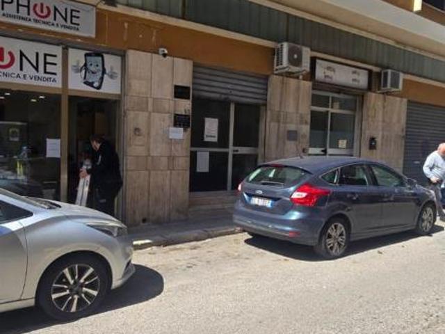 Ufficio in affitto a Commenda, Puglia
