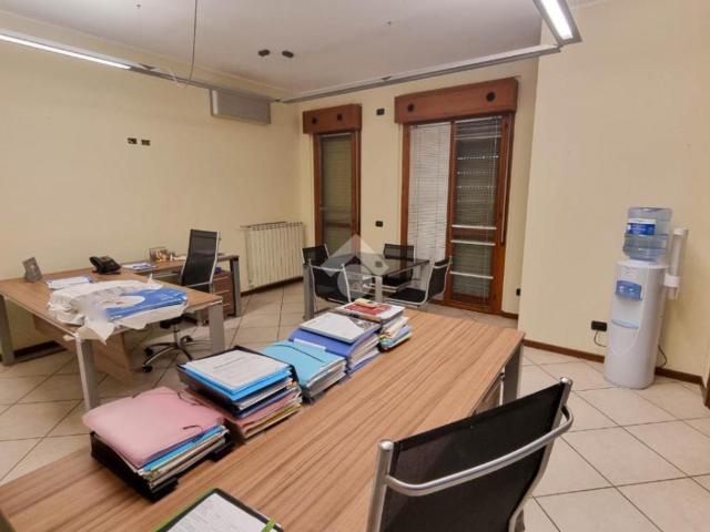 Ufficio in affitto a Vaccarezza Nuova, Brivio